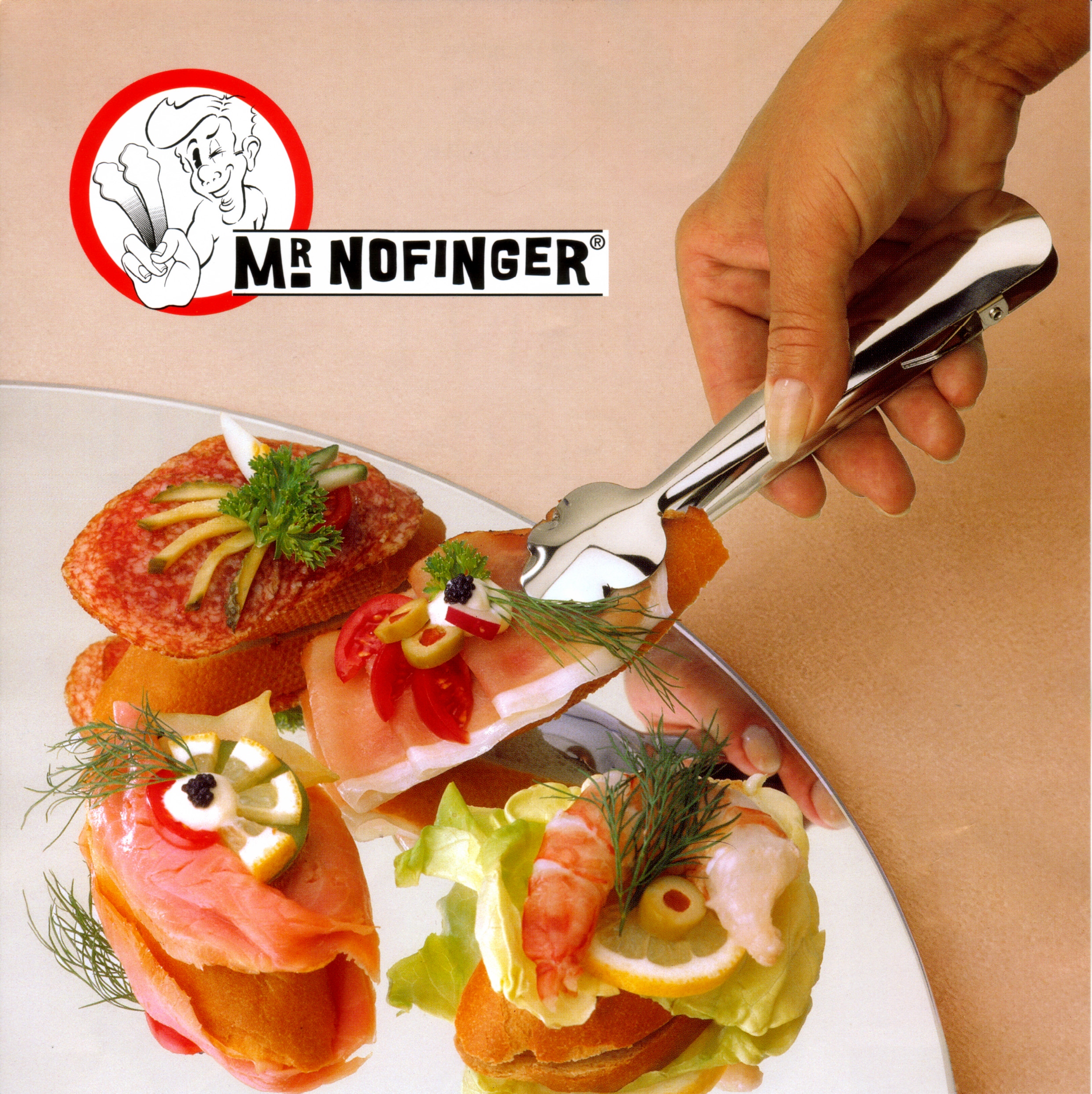 Canapés mit Edelstahlzange